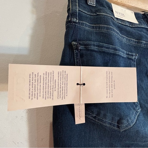 NYDJ Sz 14 High Rise Marylin Straight Dark Wash Jeans in Presley Collur NEW - Picture 11 of 14